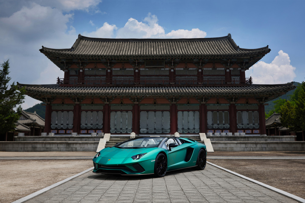 Two Special Lamborghini’s Aventador S Roadster For Koreans